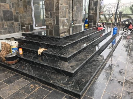 da tam cap cau thang black forest granite nhap khau 4