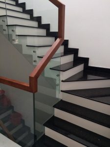đá ốp cầu thang giá bao nhiêu