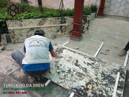 Đá ốp bếp Granite Exotic Beige