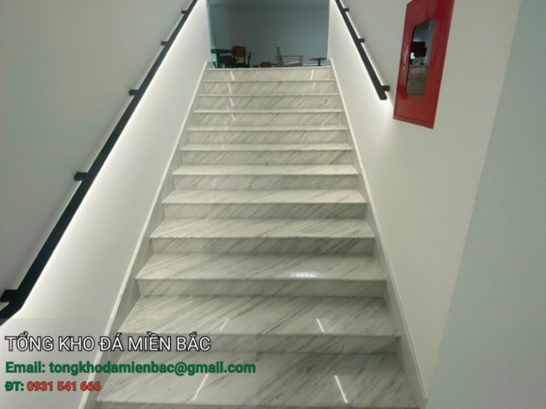 So sánh đá granite và đá marble cho cầu thang